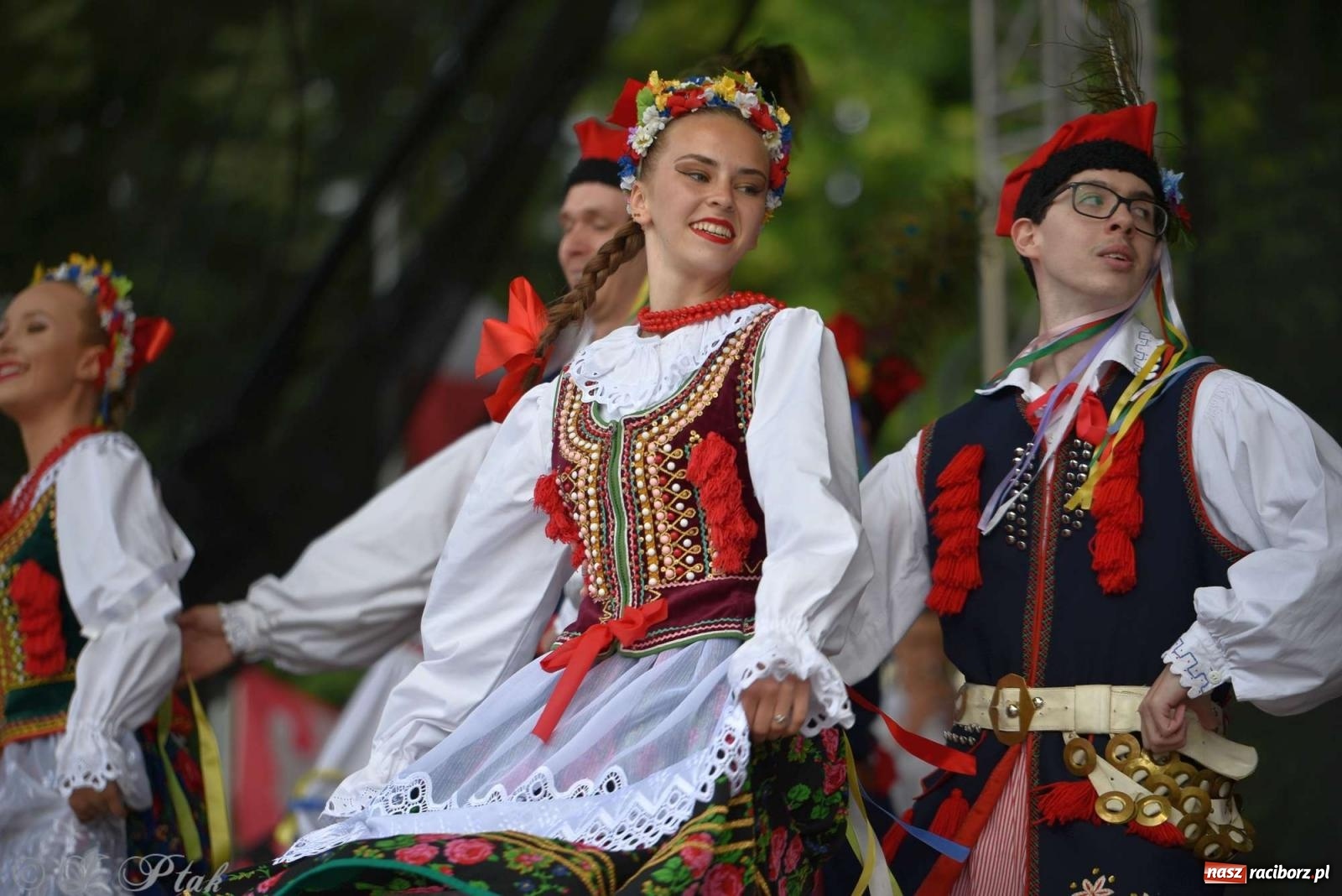 Zdjęcie w galerii na portalu naszraciborz.pl: Międzynarodowe święto folkloru na raciborskim zamku wiadomości z regionu