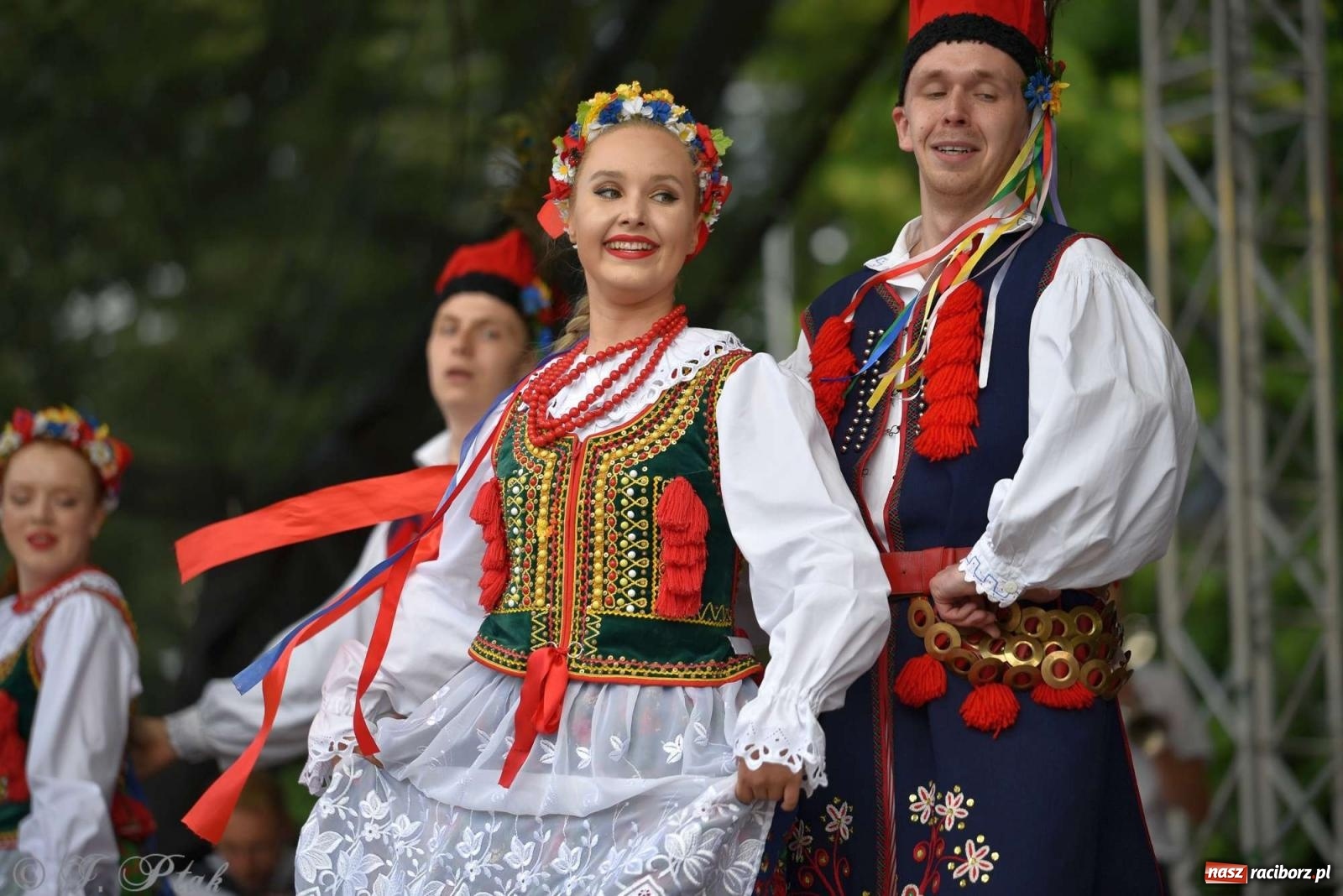 Zdjęcie w galerii na portalu naszraciborz.pl: Międzynarodowe święto folkloru na raciborskim zamku wiadomości z regionu