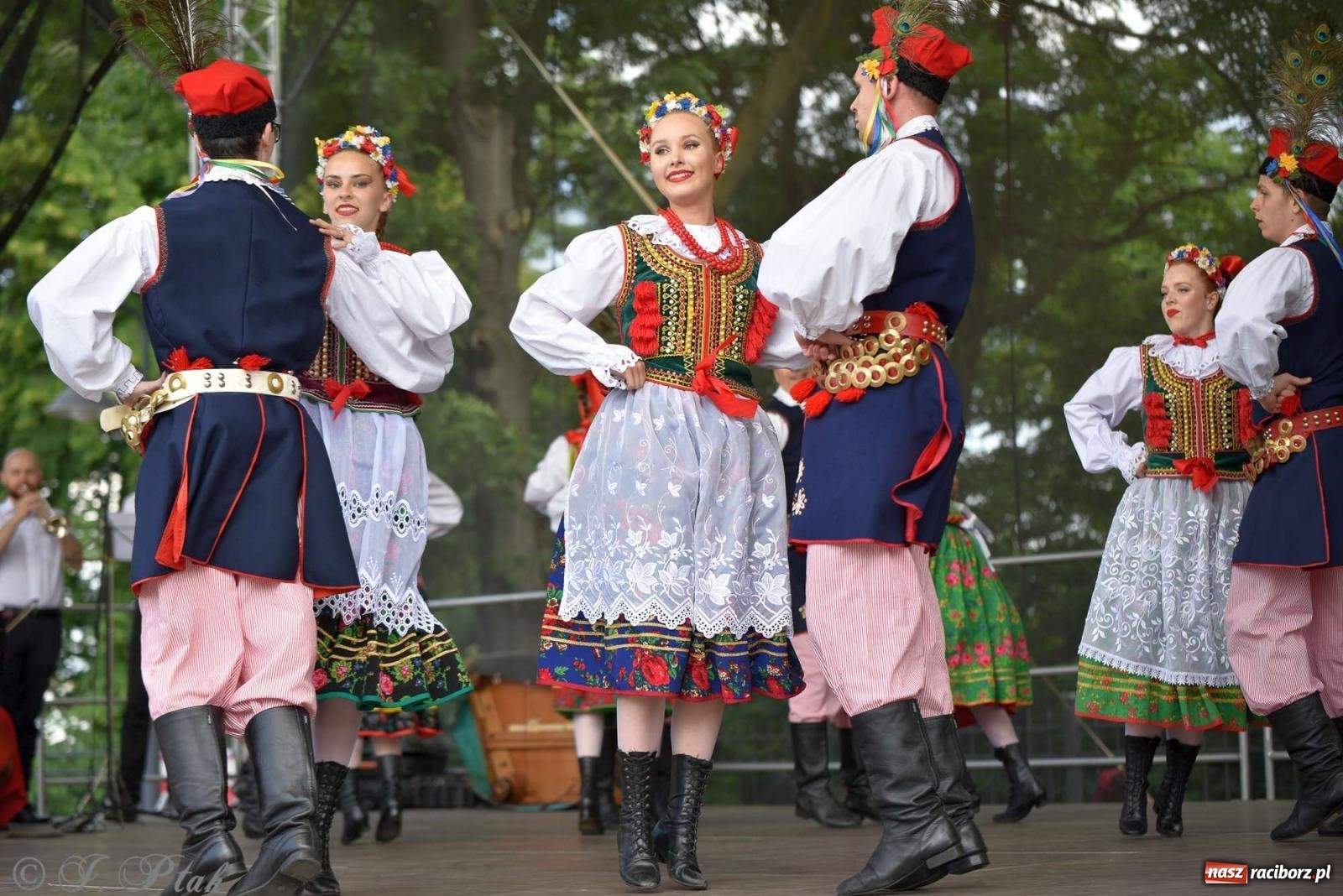 Zdjęcie w galerii na portalu naszraciborz.pl: Międzynarodowe święto folkloru na raciborskim zamku wiadomości z regionu