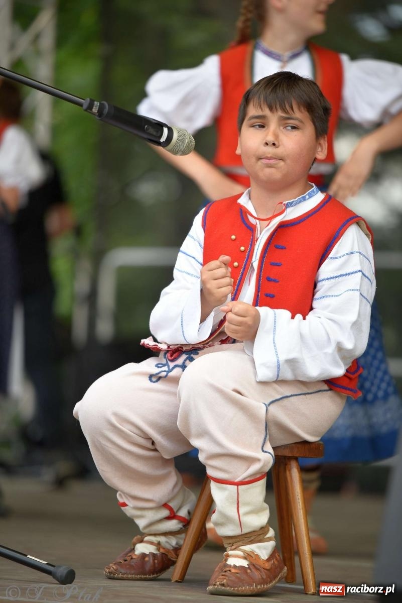 Zdjęcie w galerii na portalu naszraciborz.pl: Międzynarodowe święto folkloru na raciborskim zamku wiadomości z regionu