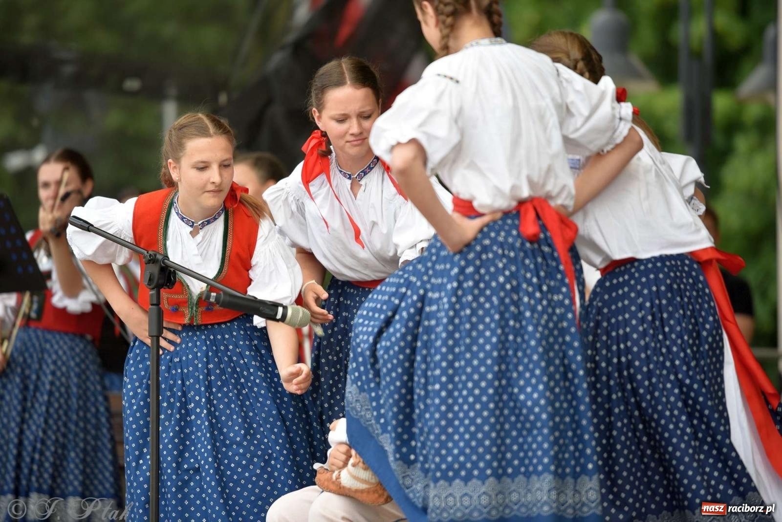Zdjęcie w galerii na portalu naszraciborz.pl: Międzynarodowe święto folkloru na raciborskim zamku wiadomości z regionu