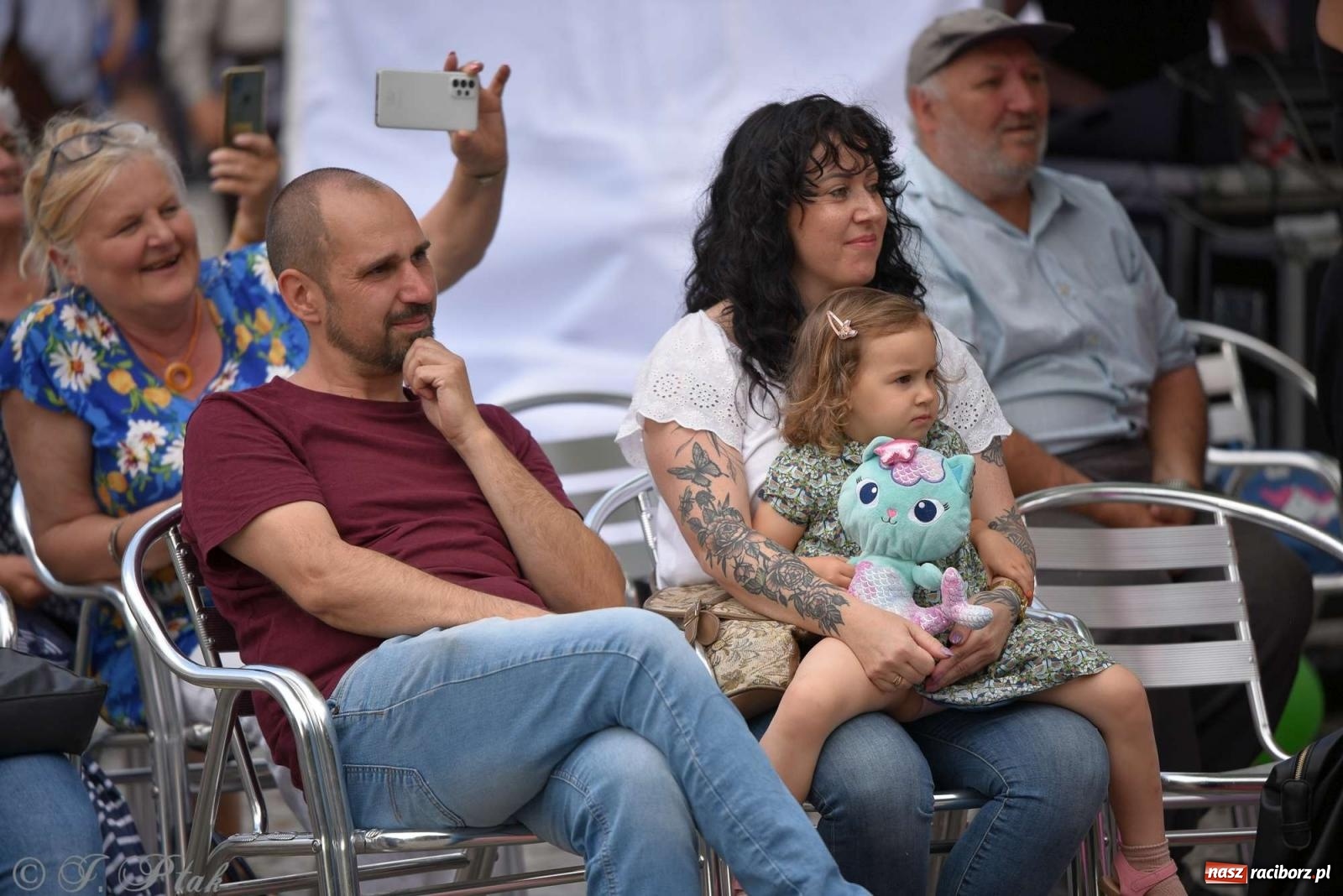 Zdjęcie w galerii na portalu naszraciborz.pl: Międzynarodowe święto folkloru na raciborskim zamku wiadomości z regionu