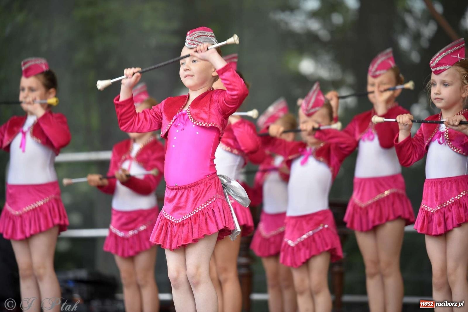Zdjęcie w galerii na portalu naszraciborz.pl: Międzynarodowe święto folkloru na raciborskim zamku wiadomości z regionu