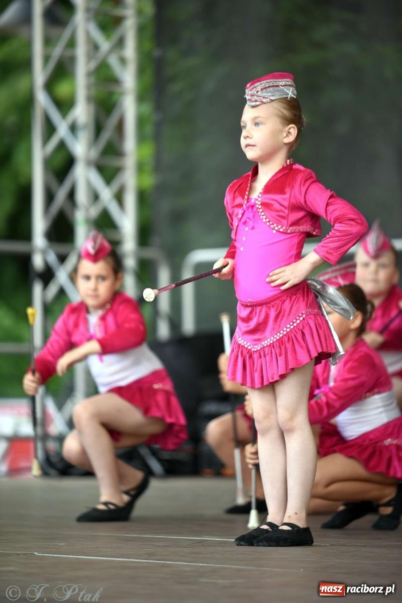 Zdjęcie w galerii na portalu naszraciborz.pl: Międzynarodowe święto folkloru na raciborskim zamku wiadomości z regionu