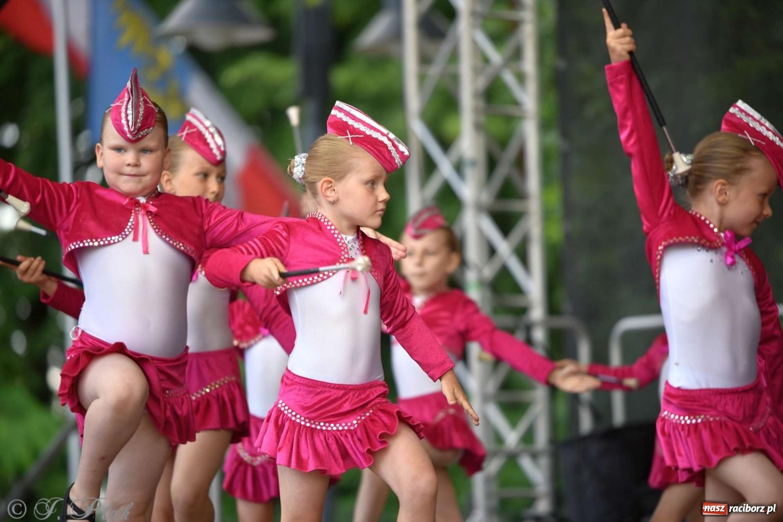 Zdjęcie w galerii na portalu naszraciborz.pl: Międzynarodowe święto folkloru na raciborskim zamku wiadomości z regionu