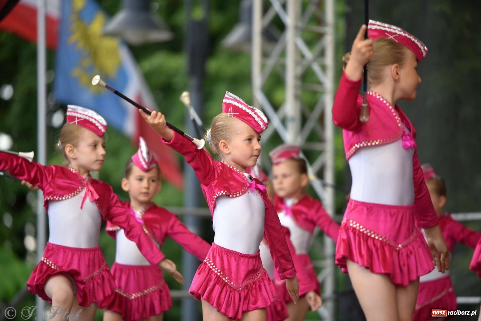 Zdjęcie w galerii na portalu naszraciborz.pl: Międzynarodowe święto folkloru na raciborskim zamku wiadomości z regionu