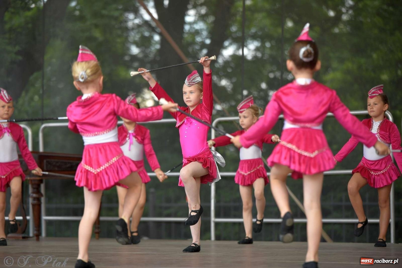 Zdjęcie w galerii na portalu naszraciborz.pl: Międzynarodowe święto folkloru na raciborskim zamku wiadomości z regionu