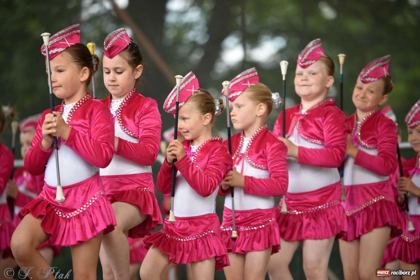 Zdjęcie w galerii na portalu naszraciborz.pl: Międzynarodowe święto folkloru na raciborskim zamku wiadomości z regionu