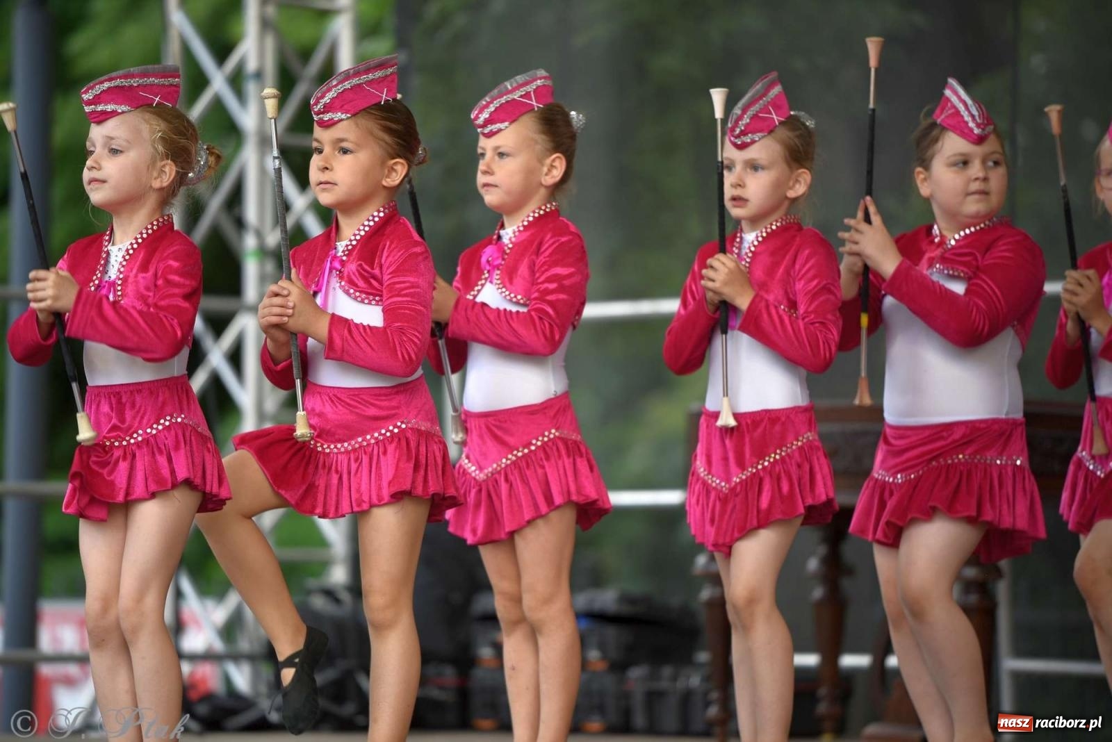 Zdjęcie w galerii na portalu naszraciborz.pl: Międzynarodowe święto folkloru na raciborskim zamku wiadomości z regionu