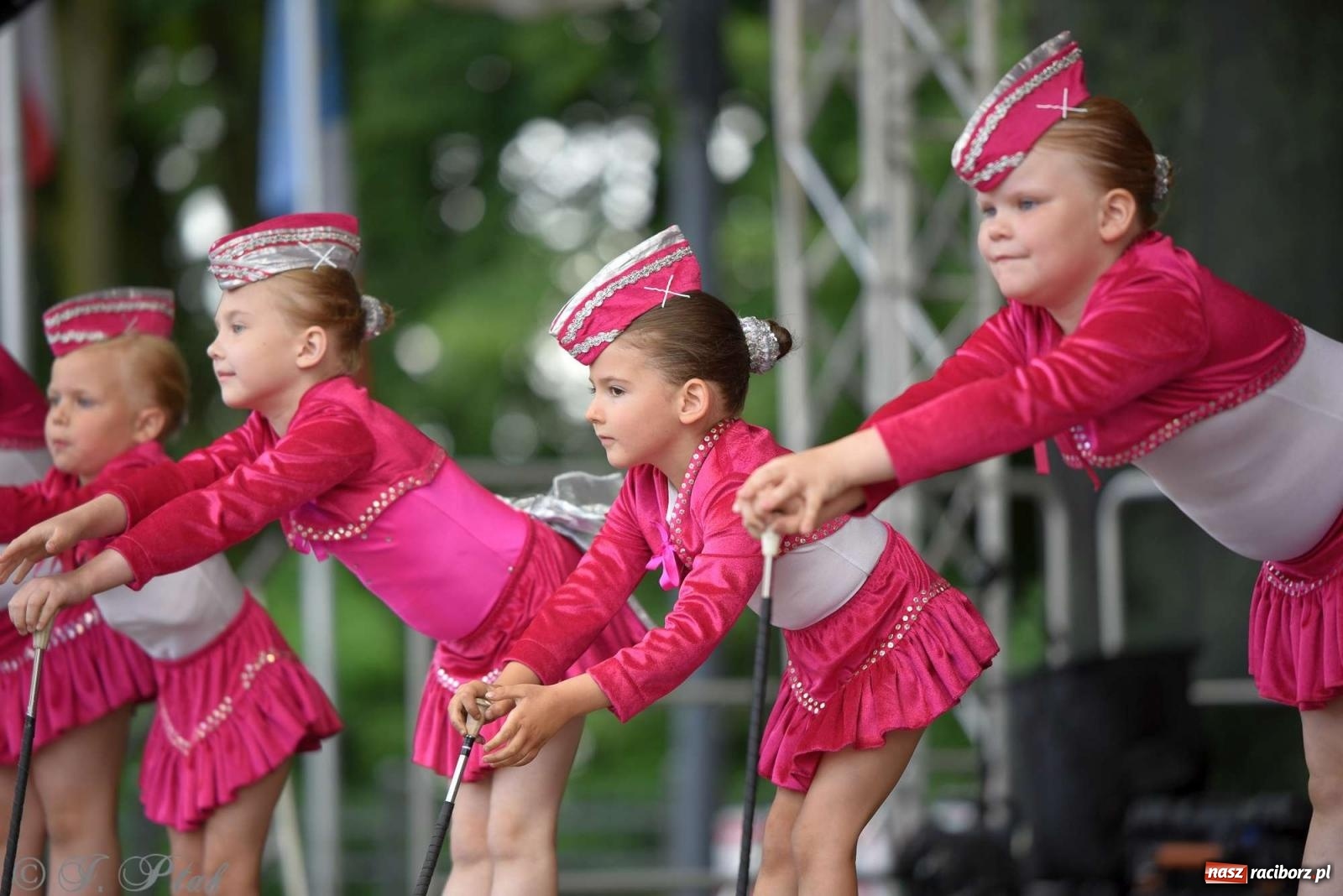 Zdjęcie w galerii na portalu naszraciborz.pl: Międzynarodowe święto folkloru na raciborskim zamku wiadomości z regionu