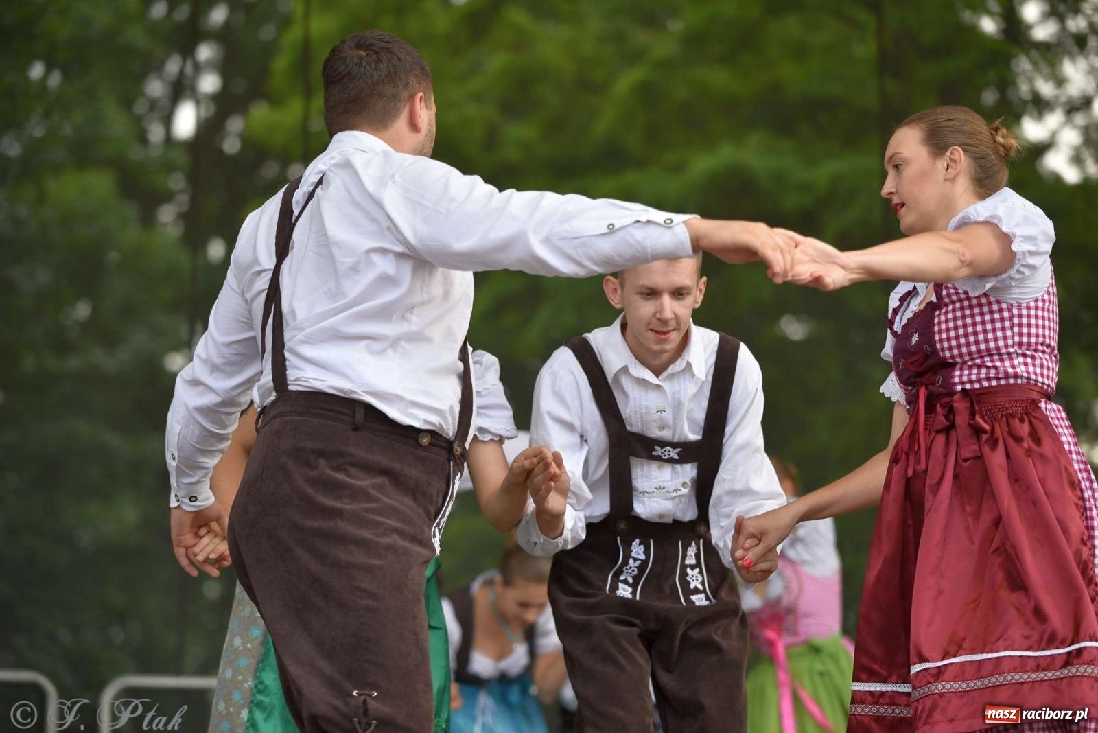Zdjęcie w galerii na portalu naszraciborz.pl: Międzynarodowe święto folkloru na raciborskim zamku wiadomości z regionu