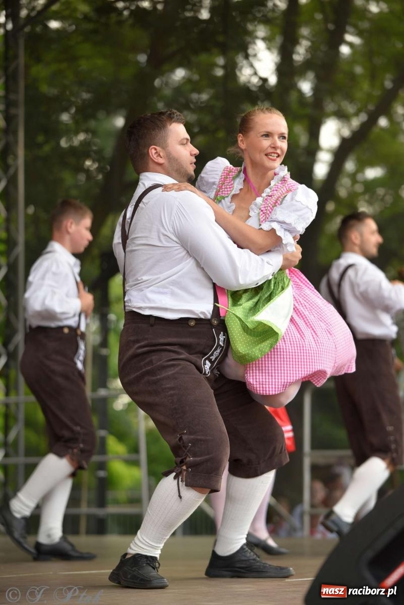 Zdjęcie w galerii na portalu naszraciborz.pl: Międzynarodowe święto folkloru na raciborskim zamku wiadomości z regionu