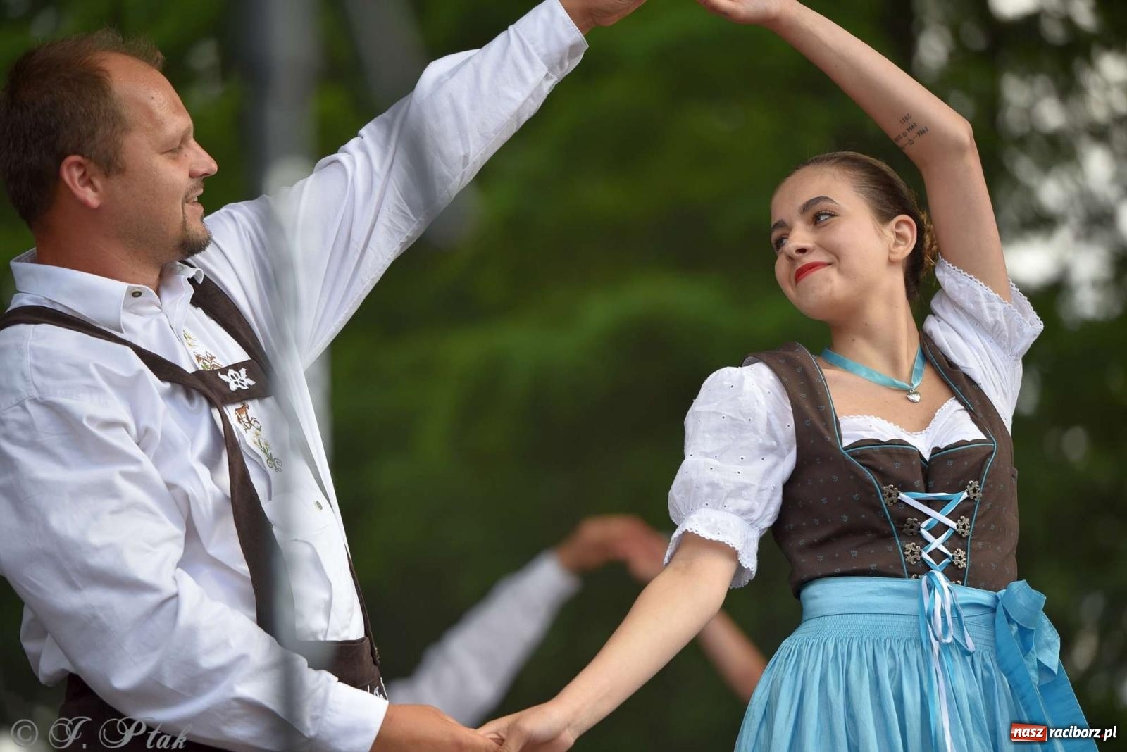 Zdjęcie w galerii na portalu naszraciborz.pl: Międzynarodowe święto folkloru na raciborskim zamku wiadomości z regionu