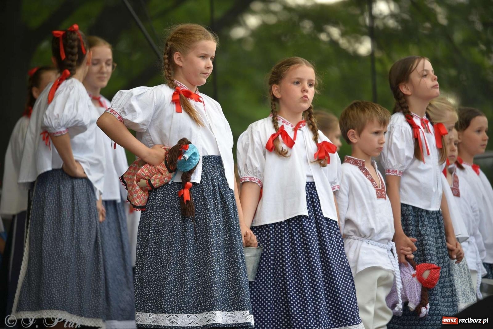 Zdjęcie w galerii na portalu naszraciborz.pl: Międzynarodowe święto folkloru na raciborskim zamku wiadomości z regionu