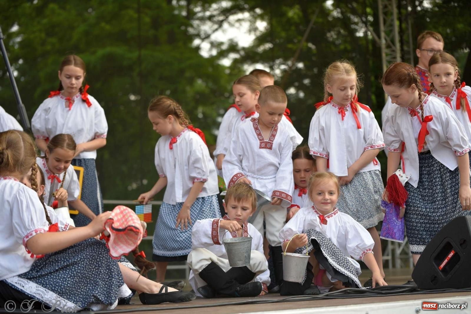 Zdjęcie w galerii na portalu naszraciborz.pl: Międzynarodowe święto folkloru na raciborskim zamku wiadomości z regionu