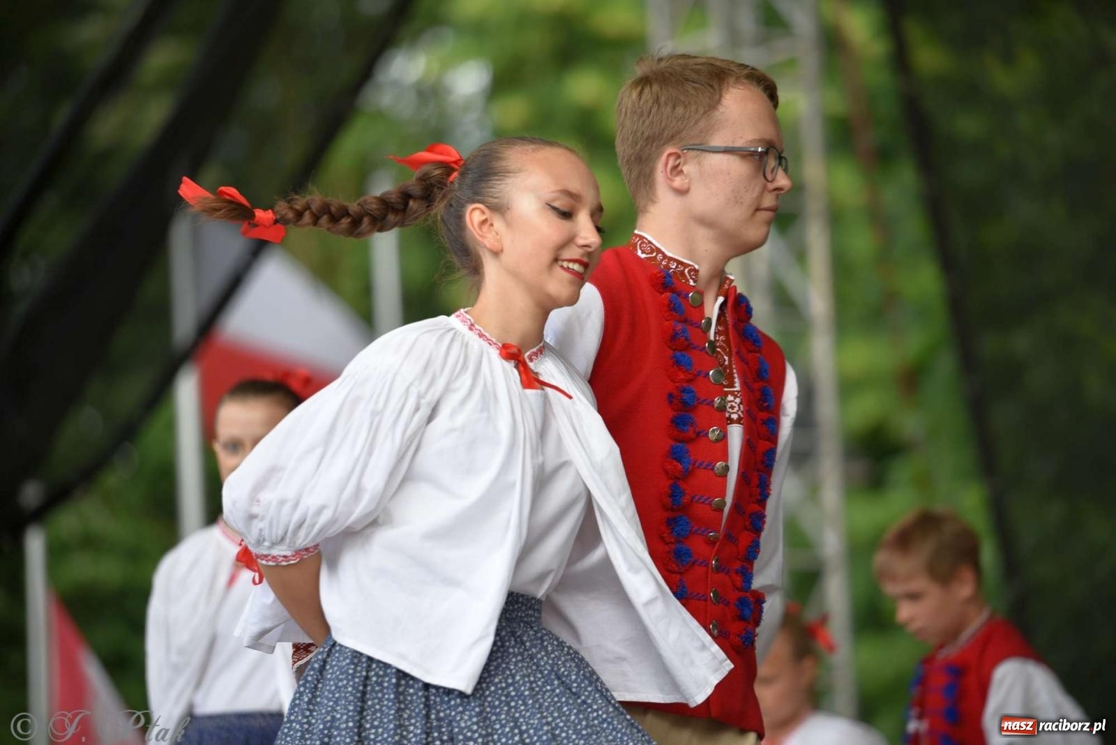 Zdjęcie w galerii na portalu naszraciborz.pl: Międzynarodowe święto folkloru na raciborskim zamku wiadomości z regionu