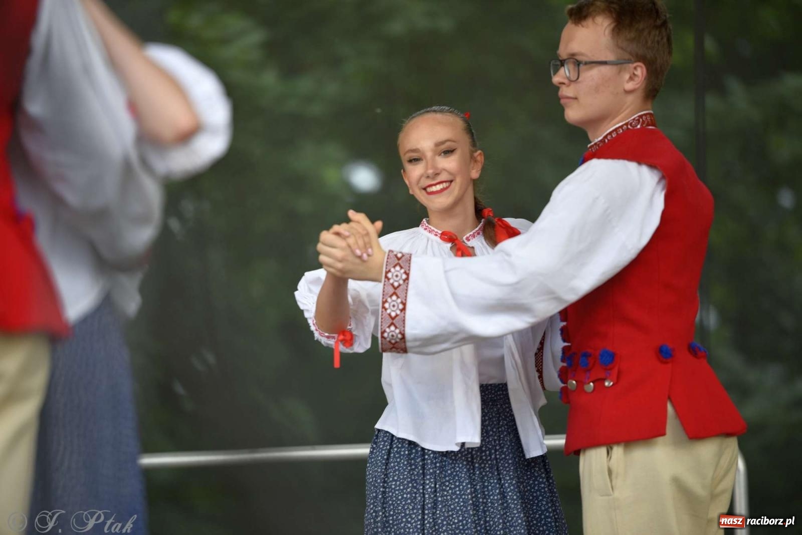 Zdjęcie w galerii na portalu naszraciborz.pl: Międzynarodowe święto folkloru na raciborskim zamku wiadomości z regionu