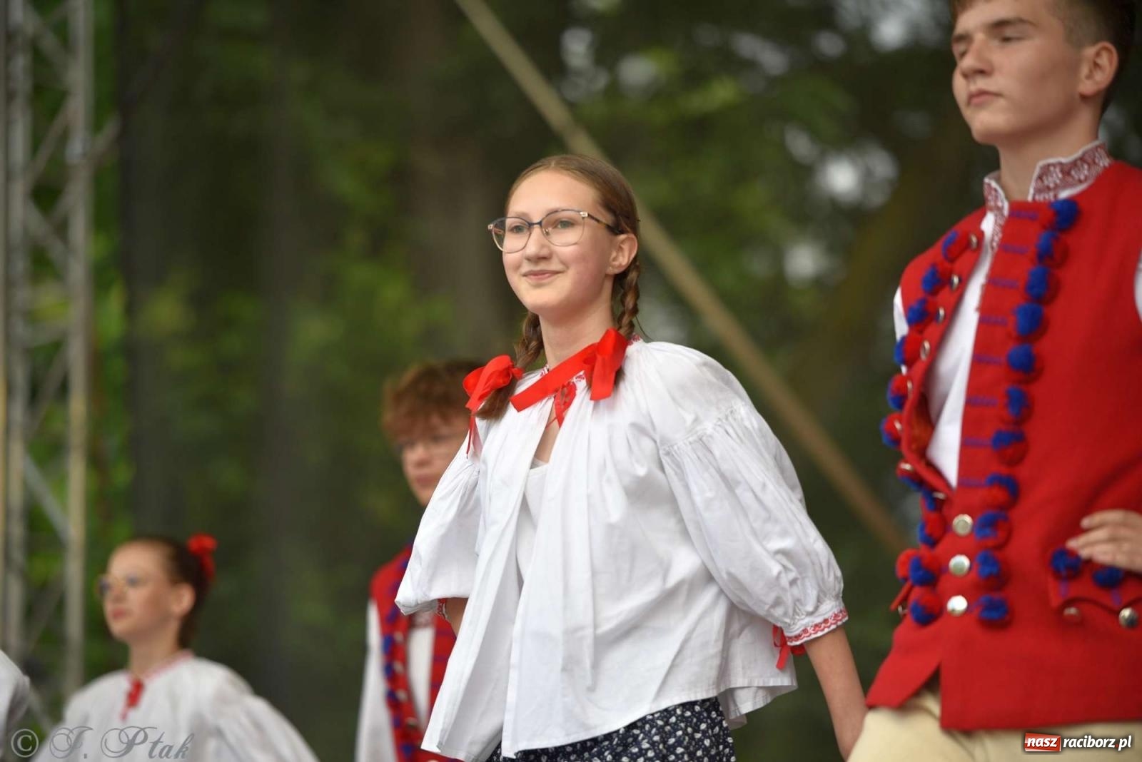 Zdjęcie w galerii na portalu naszraciborz.pl: Międzynarodowe święto folkloru na raciborskim zamku wiadomości z regionu