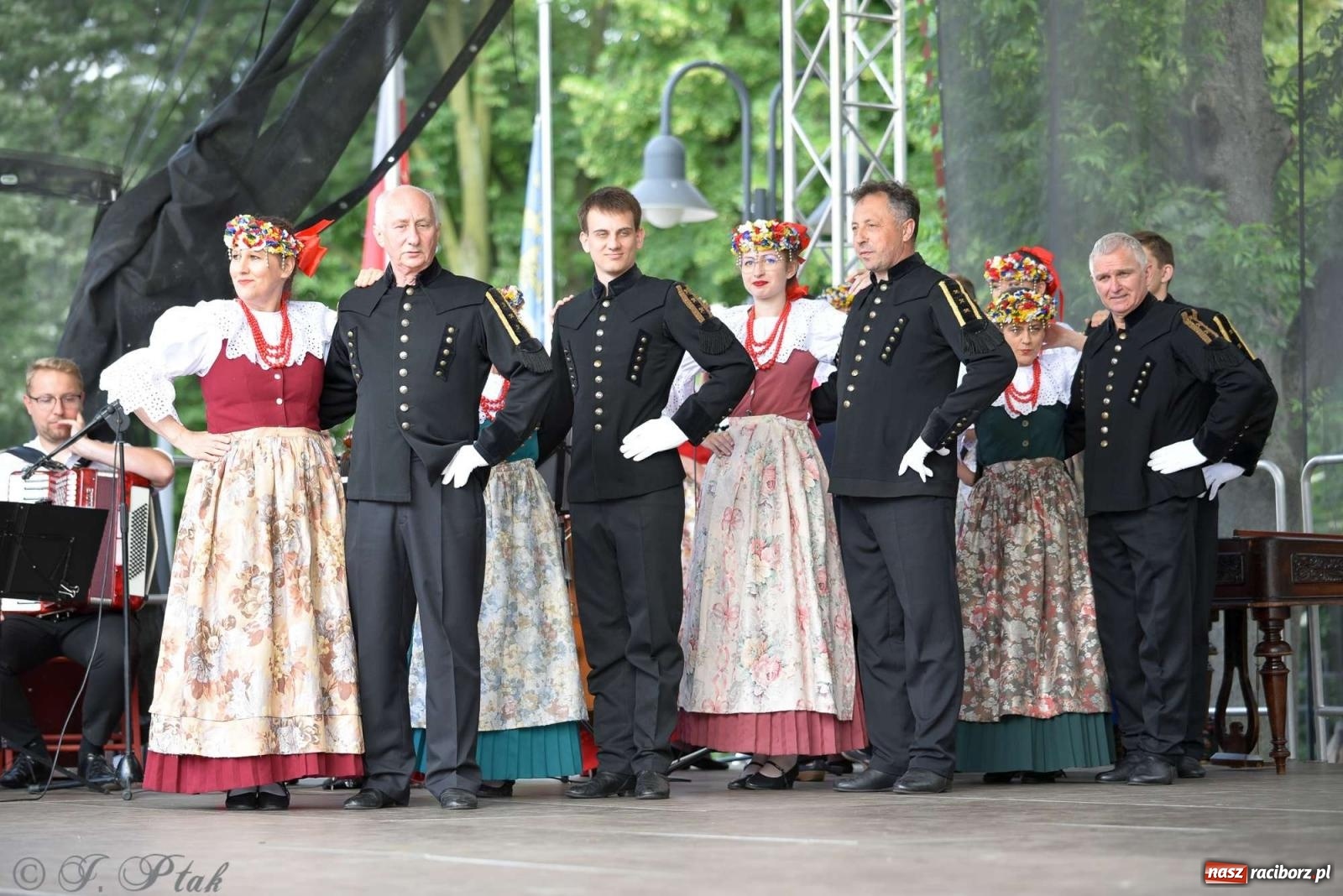 Zdjęcie w galerii na portalu naszraciborz.pl: Międzynarodowe święto folkloru na raciborskim zamku wiadomości z regionu