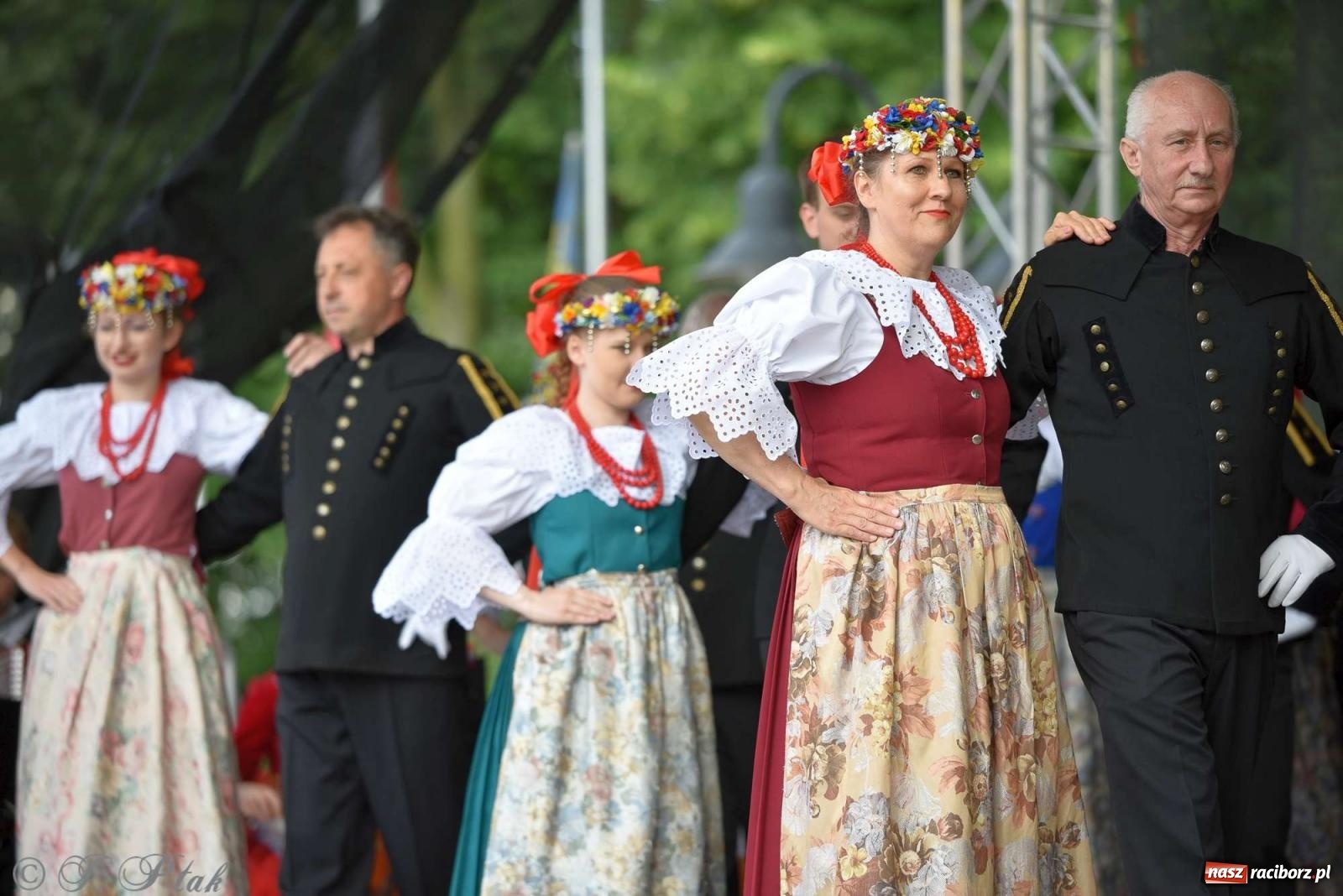 Zdjęcie w galerii na portalu naszraciborz.pl: Międzynarodowe święto folkloru na raciborskim zamku wiadomości z regionu