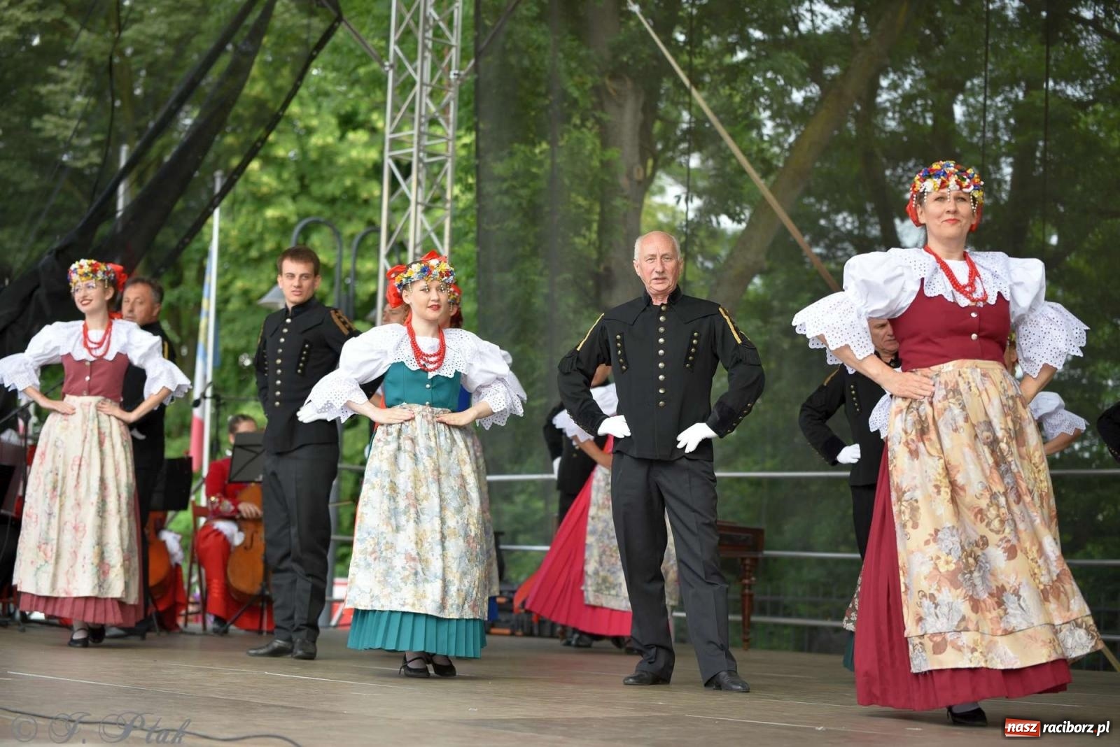 Zdjęcie w galerii na portalu naszraciborz.pl: Międzynarodowe święto folkloru na raciborskim zamku wiadomości z regionu