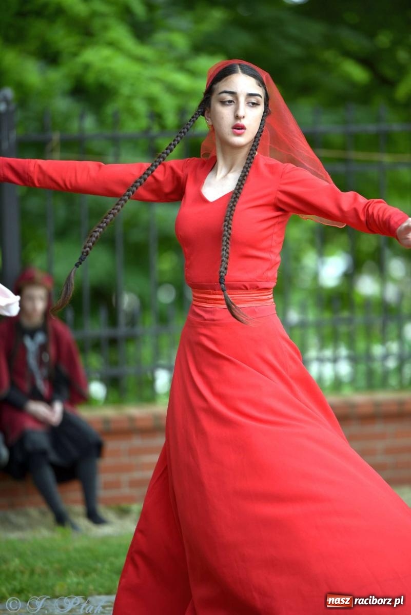 Zdjęcie w galerii na portalu naszraciborz.pl: Międzynarodowe święto folkloru na raciborskim zamku wiadomości z regionu