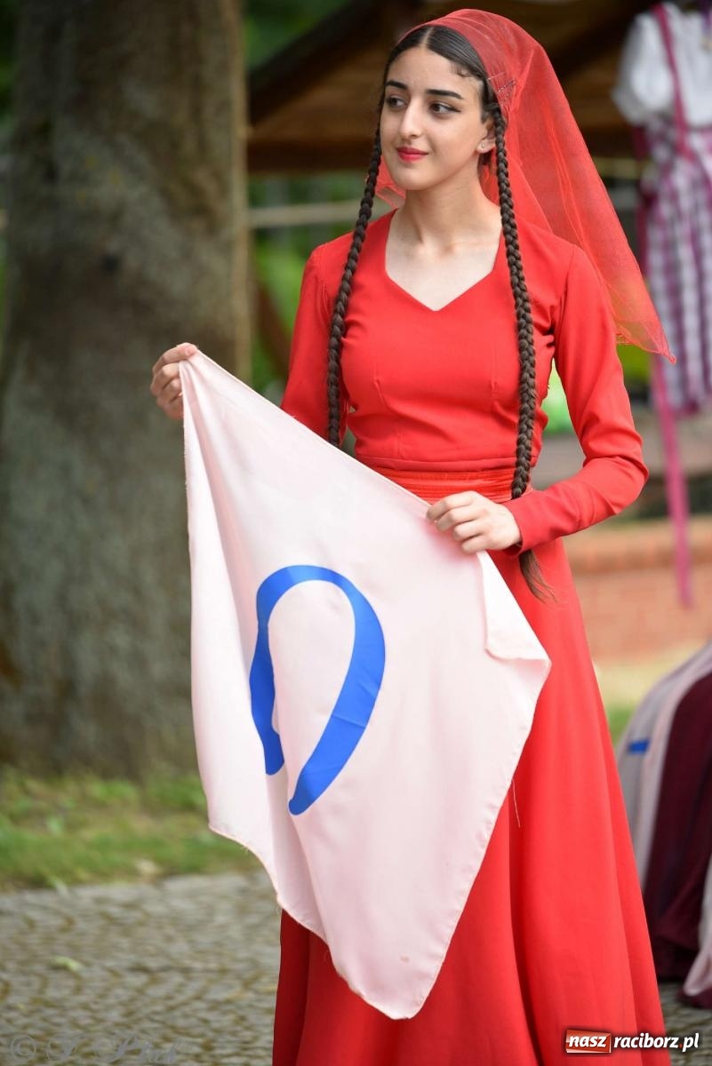 Zdjęcie w galerii na portalu naszraciborz.pl: Międzynarodowe święto folkloru na raciborskim zamku wiadomości z regionu