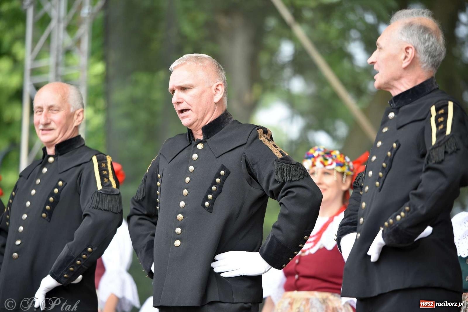 Zdjęcie w galerii na portalu naszraciborz.pl: Międzynarodowe święto folkloru na raciborskim zamku wiadomości z regionu