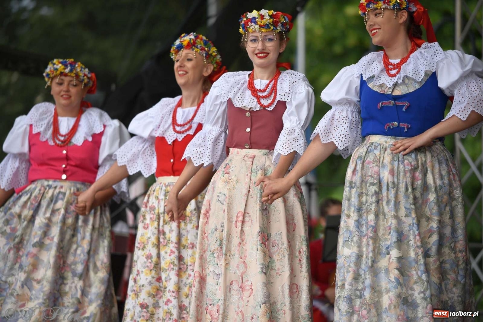 Zdjęcie w galerii na portalu naszraciborz.pl: Międzynarodowe święto folkloru na raciborskim zamku wiadomości z regionu