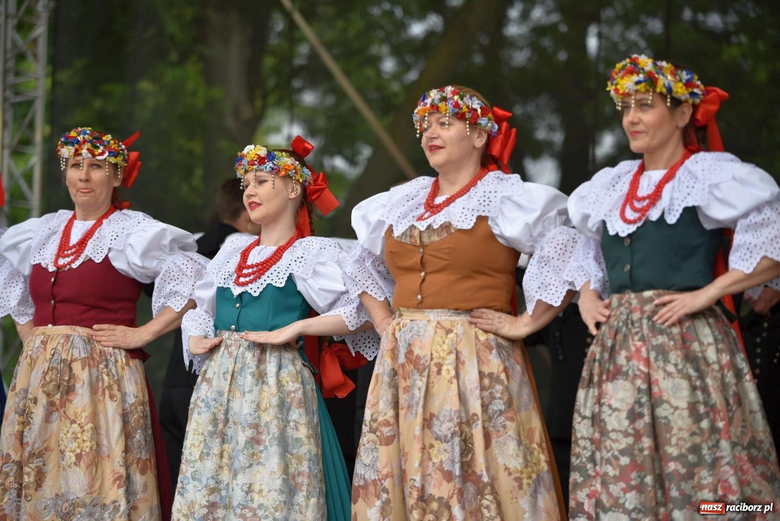 Zdjęcie w galerii na portalu naszraciborz.pl: Międzynarodowe święto folkloru na raciborskim zamku wiadomości z regionu