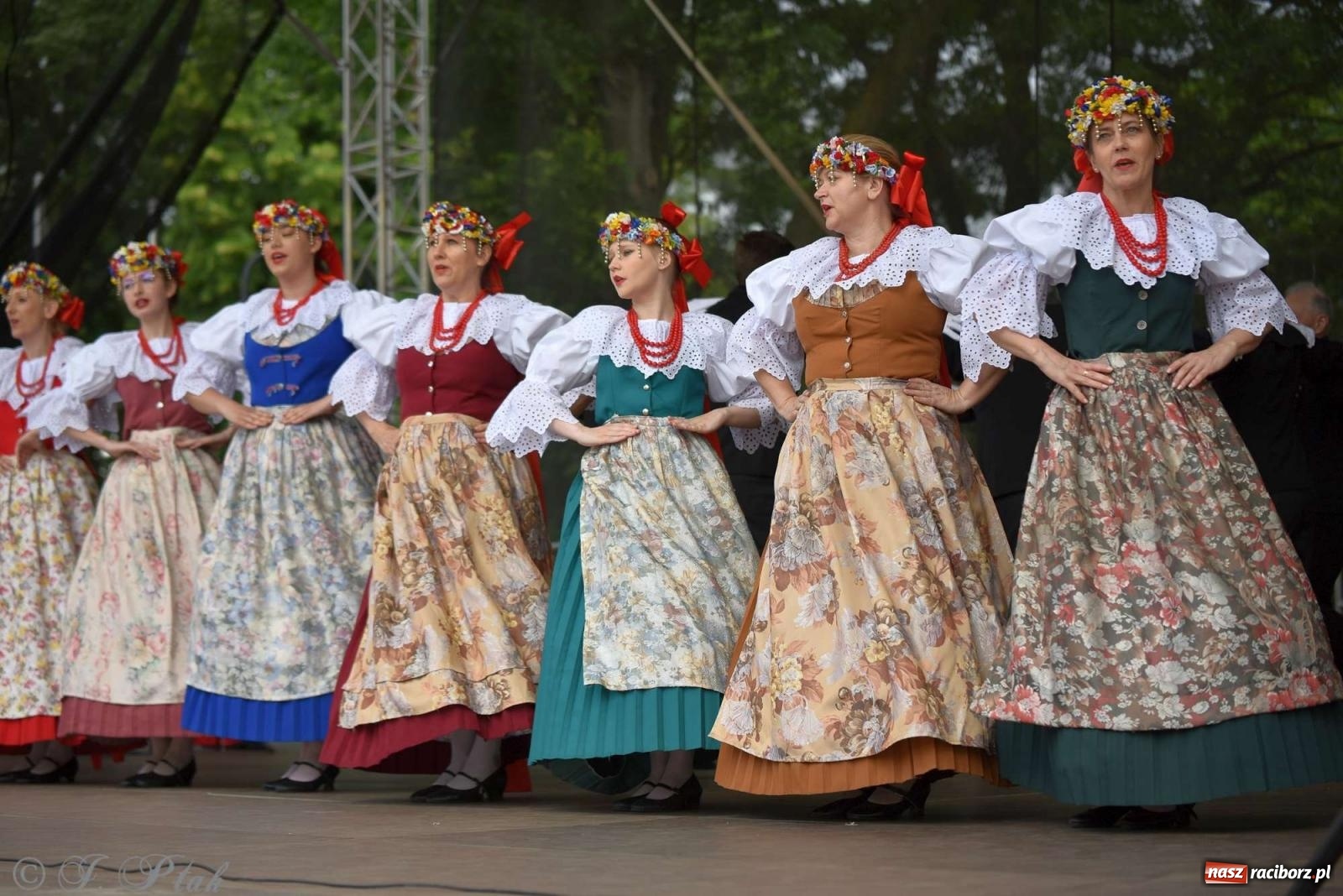 Zdjęcie w galerii na portalu naszraciborz.pl: Międzynarodowe święto folkloru na raciborskim zamku wiadomości z regionu