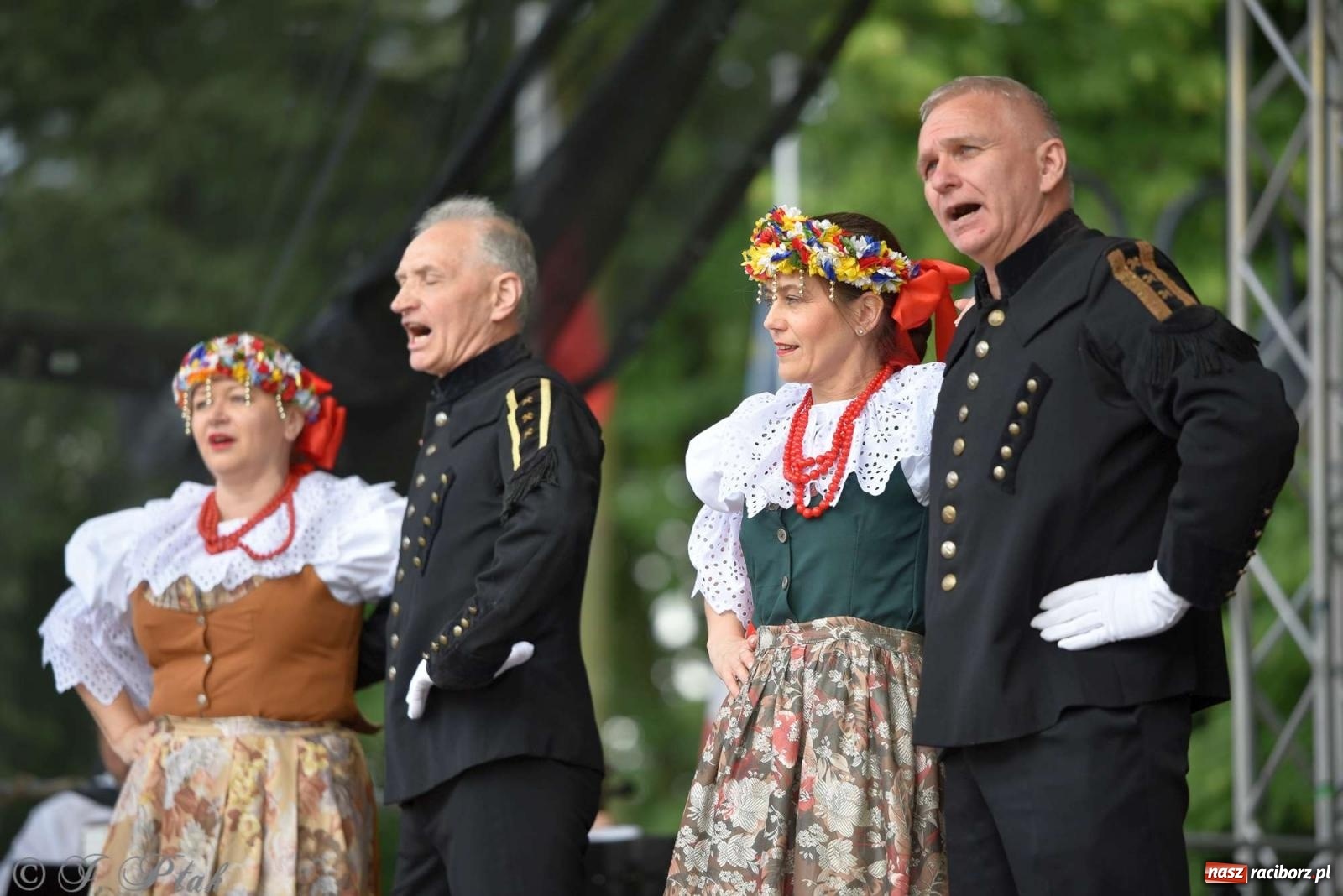 Zdjęcie w galerii na portalu naszraciborz.pl: Międzynarodowe święto folkloru na raciborskim zamku wiadomości z regionu