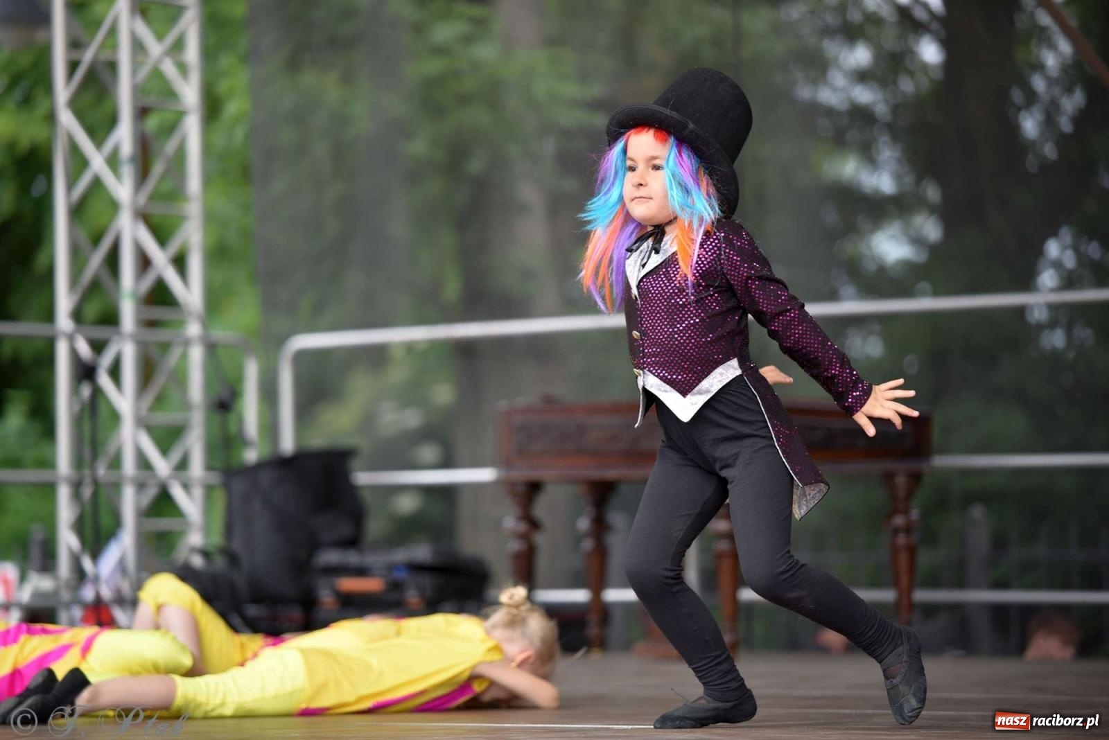 Zdjęcie w galerii na portalu naszraciborz.pl: Międzynarodowe święto folkloru na raciborskim zamku wiadomości z regionu