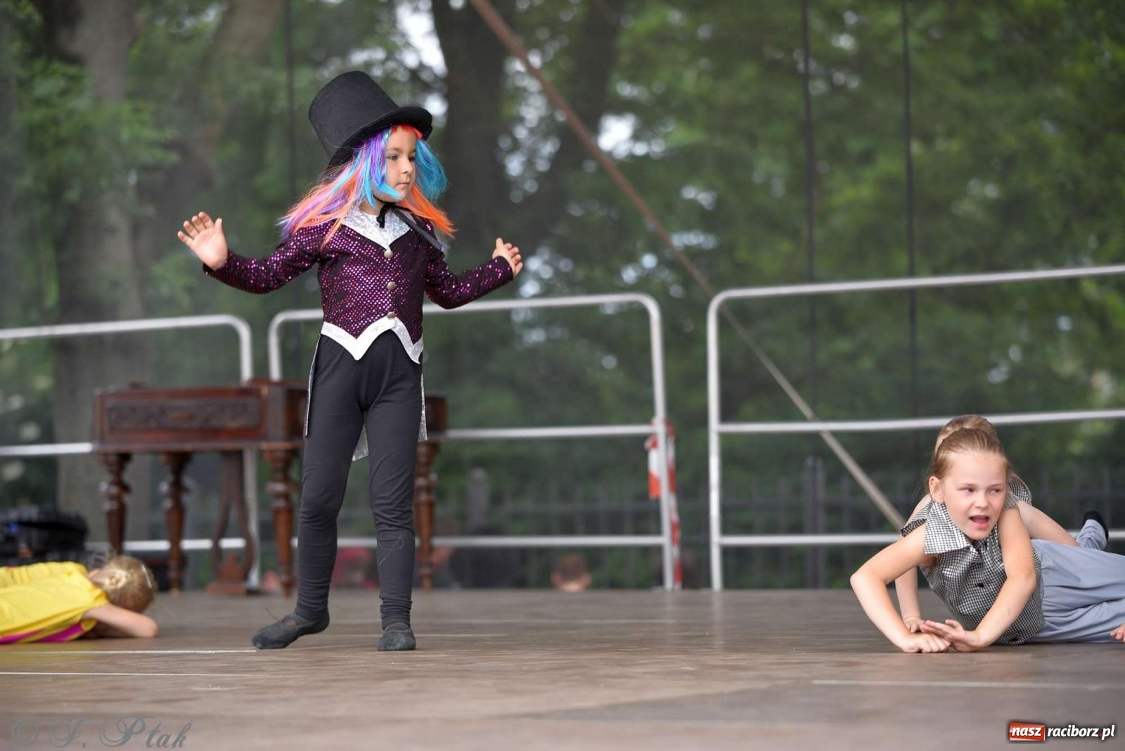 Zdjęcie w galerii na portalu naszraciborz.pl: Międzynarodowe święto folkloru na raciborskim zamku wiadomości z regionu