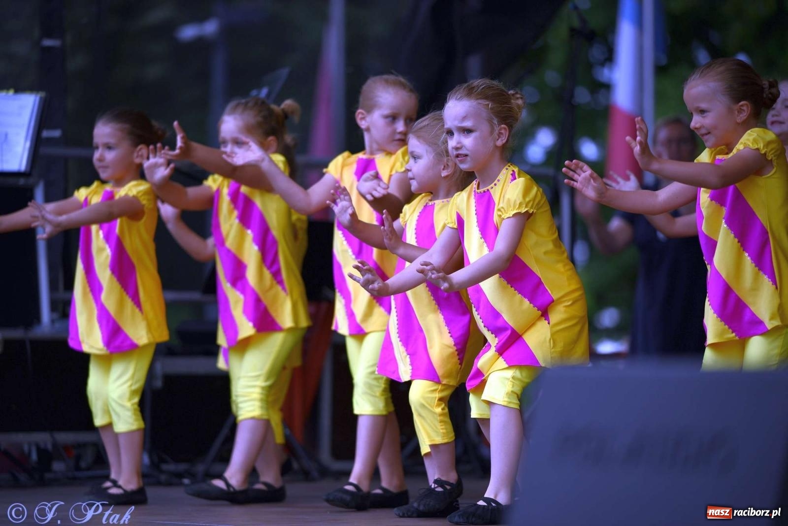 Zdjęcie w galerii na portalu naszraciborz.pl: Międzynarodowe święto folkloru na raciborskim zamku wiadomości z regionu