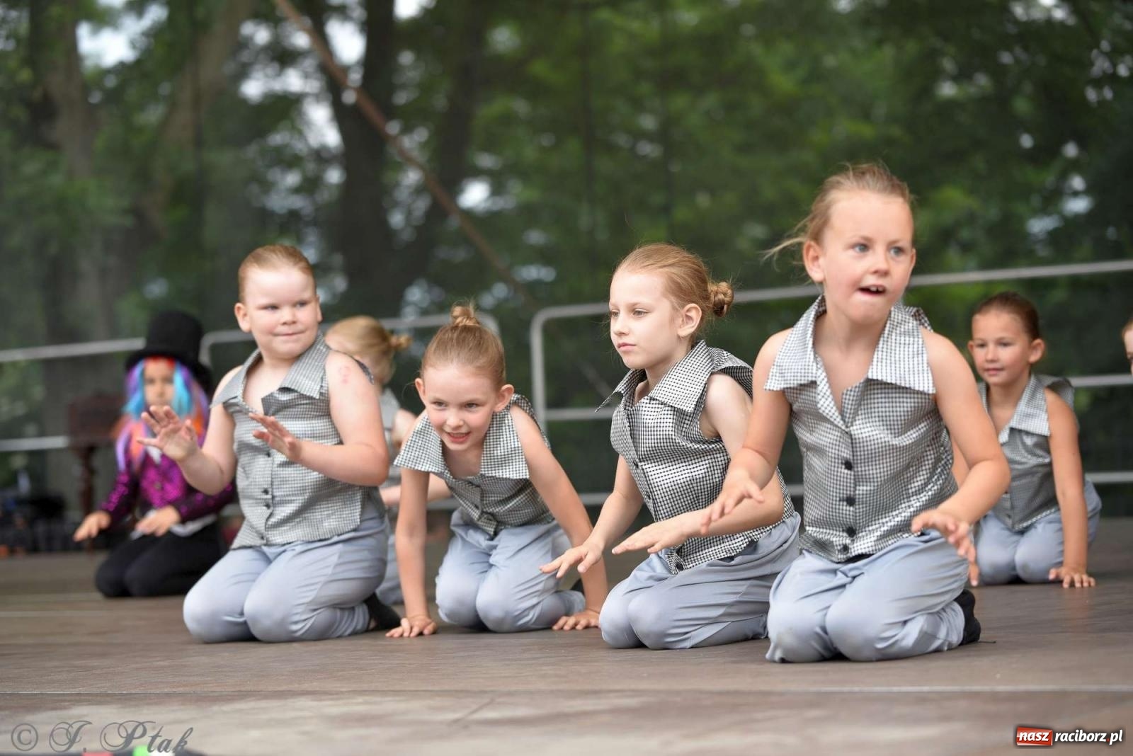 Zdjęcie w galerii na portalu naszraciborz.pl: Międzynarodowe święto folkloru na raciborskim zamku wiadomości z regionu