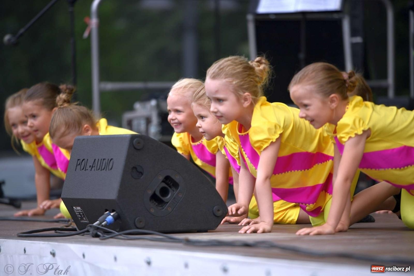 Zdjęcie w galerii na portalu naszraciborz.pl: Międzynarodowe święto folkloru na raciborskim zamku wiadomości z regionu