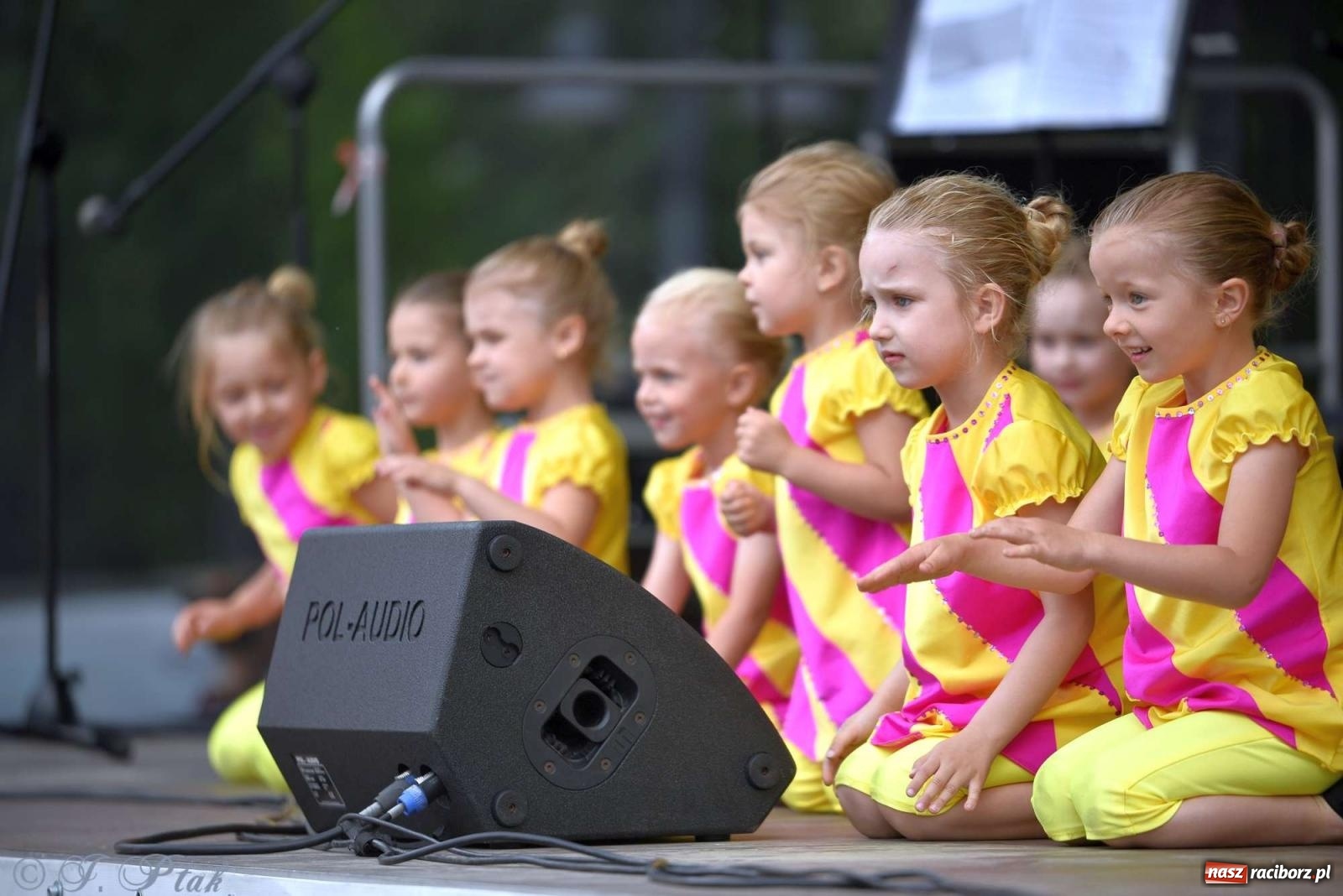 Zdjęcie w galerii na portalu naszraciborz.pl: Międzynarodowe święto folkloru na raciborskim zamku wiadomości z regionu