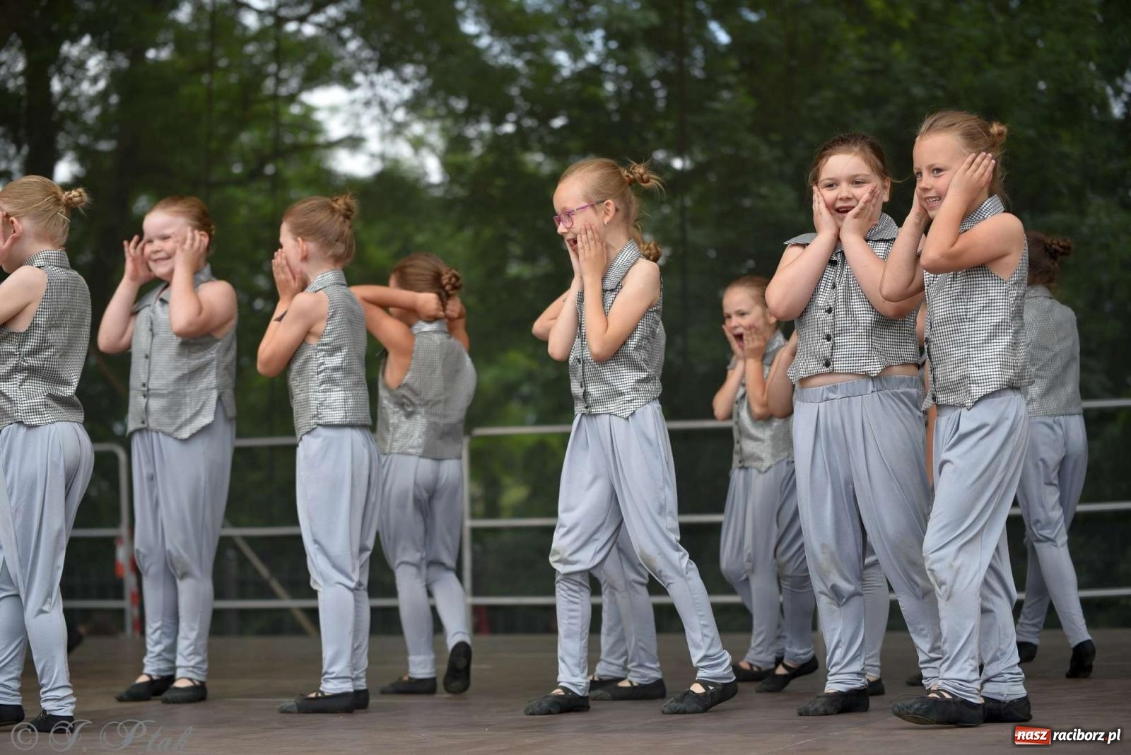 Zdjęcie w galerii na portalu naszraciborz.pl: Międzynarodowe święto folkloru na raciborskim zamku wiadomości z regionu