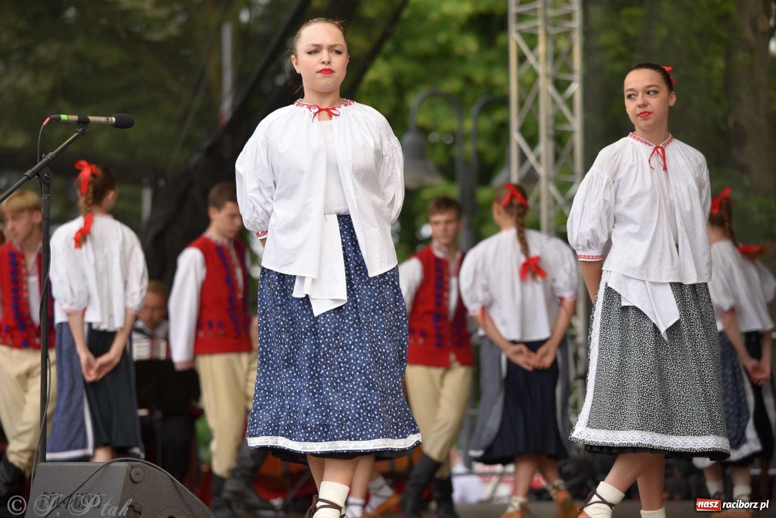 Zdjęcie w galerii na portalu naszraciborz.pl: Międzynarodowe święto folkloru na raciborskim zamku wiadomości z regionu