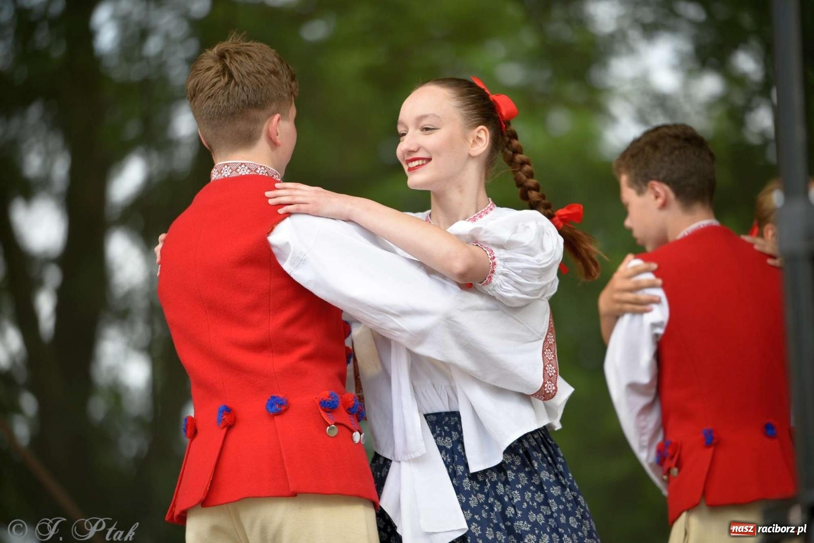 Zdjęcie w galerii na portalu naszraciborz.pl: Międzynarodowe święto folkloru na raciborskim zamku wiadomości z regionu