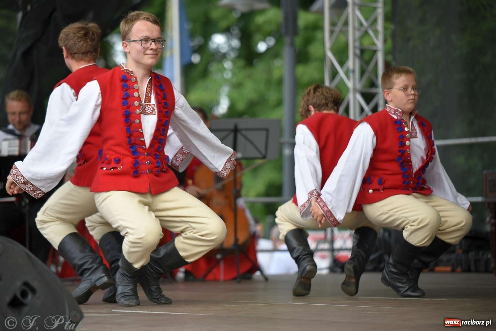 Zdjęcie w galerii na portalu naszraciborz.pl: Międzynarodowe święto folkloru na raciborskim zamku wiadomości z regionu