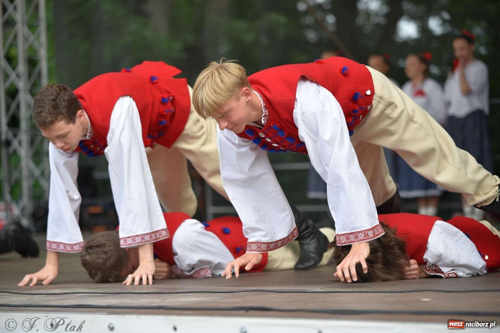 Zdjęcie w galerii na portalu naszraciborz.pl: Międzynarodowe święto folkloru na raciborskim zamku wiadomości z regionu