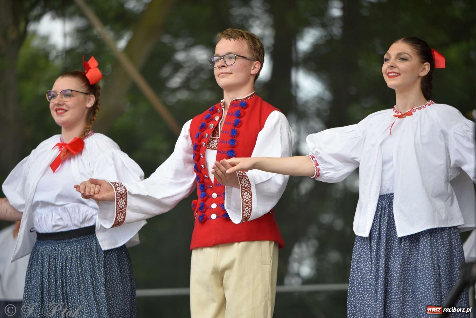 Zdjęcie w galerii na portalu naszraciborz.pl: Międzynarodowe święto folkloru na raciborskim zamku wiadomości z regionu