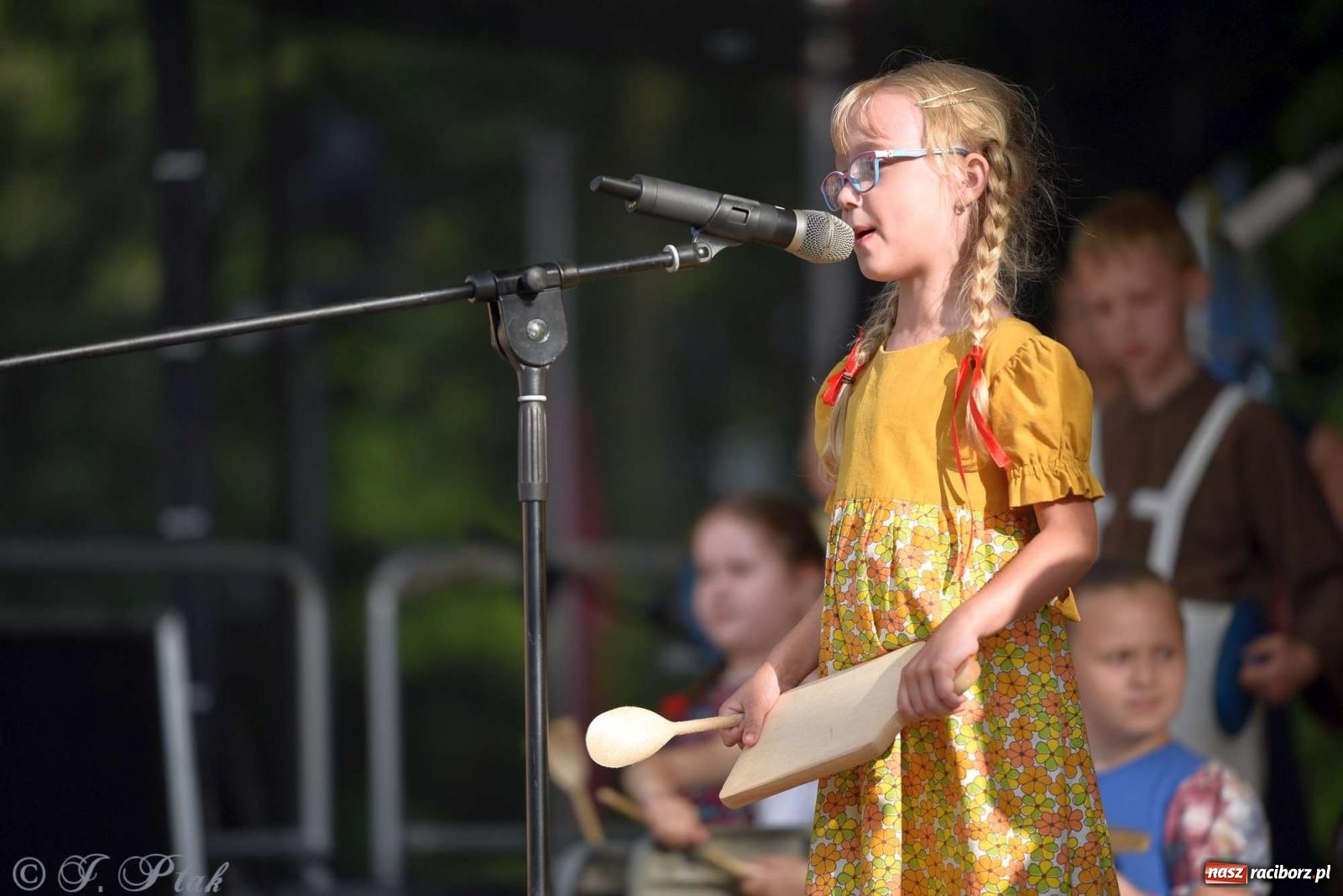 Zdjęcie w galerii na portalu naszraciborz.pl: Międzynarodowe święto folkloru na raciborskim zamku wiadomości z regionu