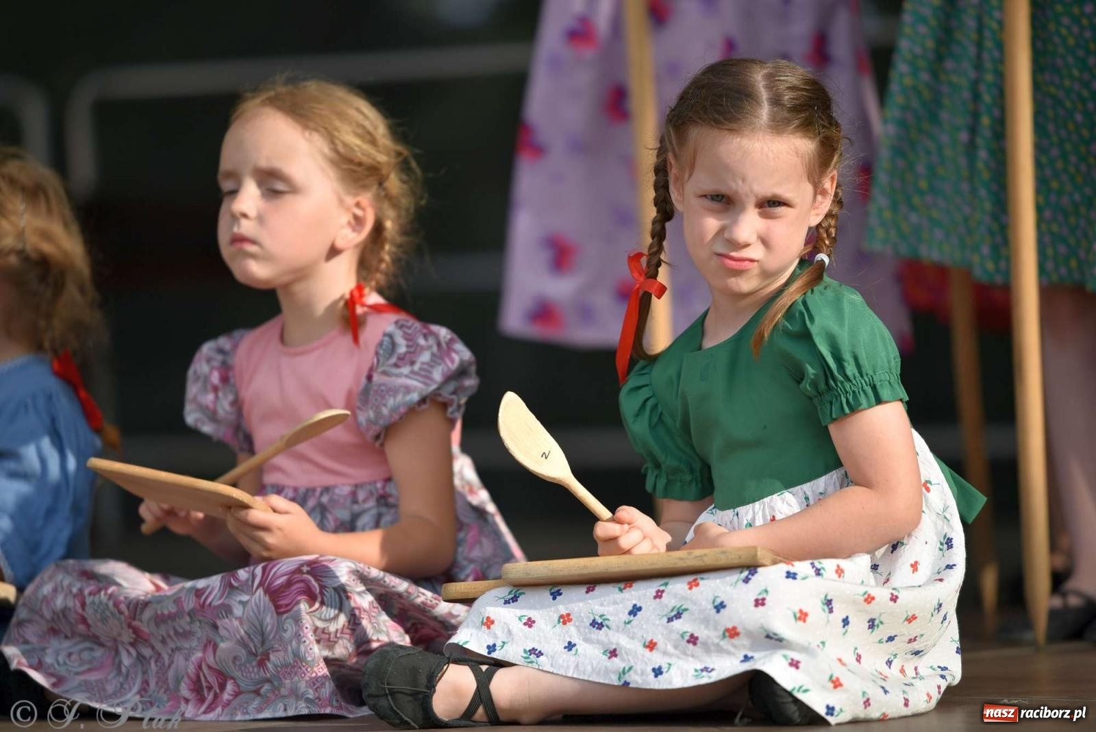 Zdjęcie w galerii na portalu naszraciborz.pl: Międzynarodowe święto folkloru na raciborskim zamku wiadomości z regionu