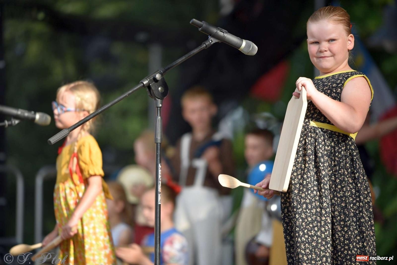 Zdjęcie w galerii na portalu naszraciborz.pl: Międzynarodowe święto folkloru na raciborskim zamku wiadomości z regionu