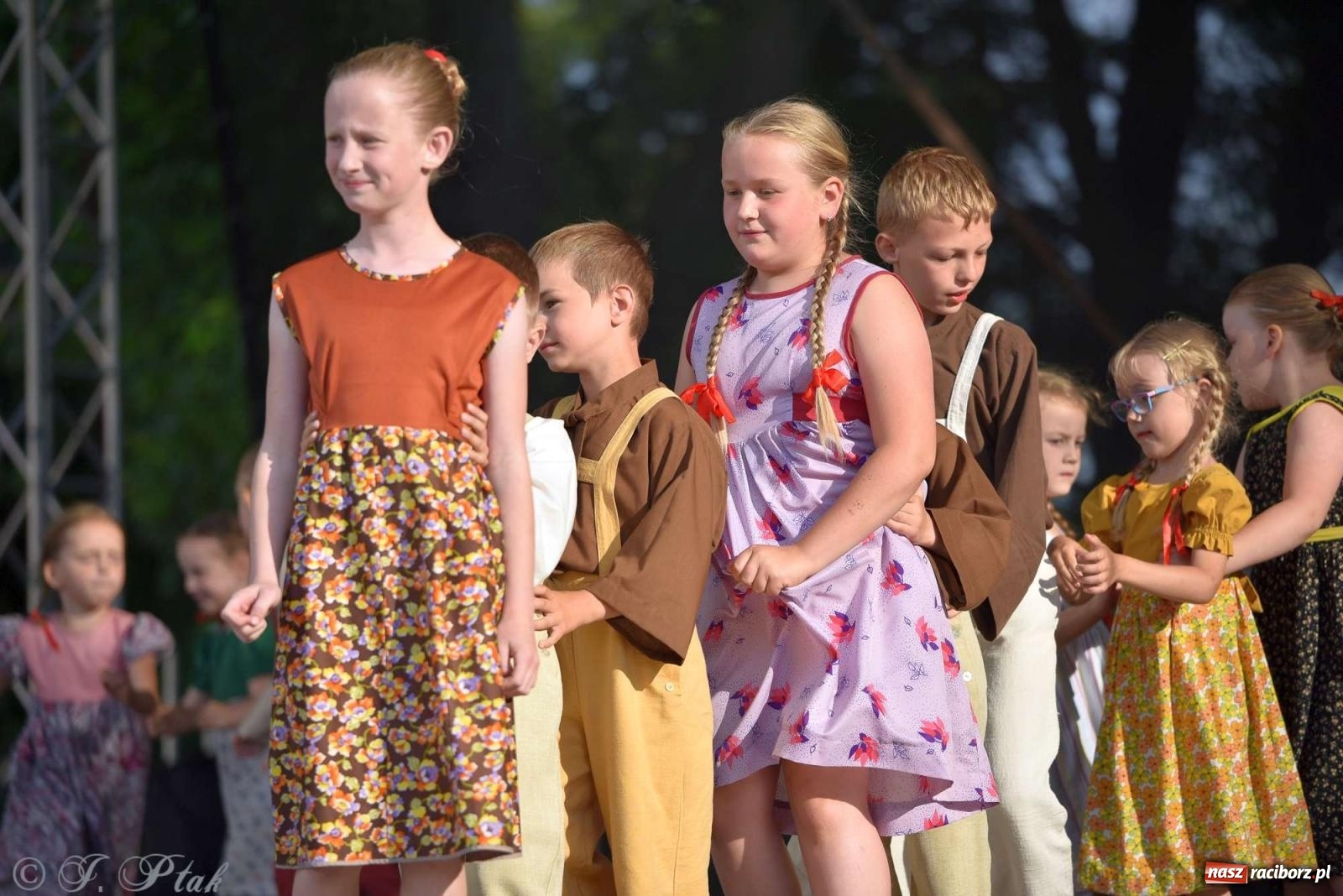Zdjęcie w galerii na portalu naszraciborz.pl: Międzynarodowe święto folkloru na raciborskim zamku wiadomości z regionu