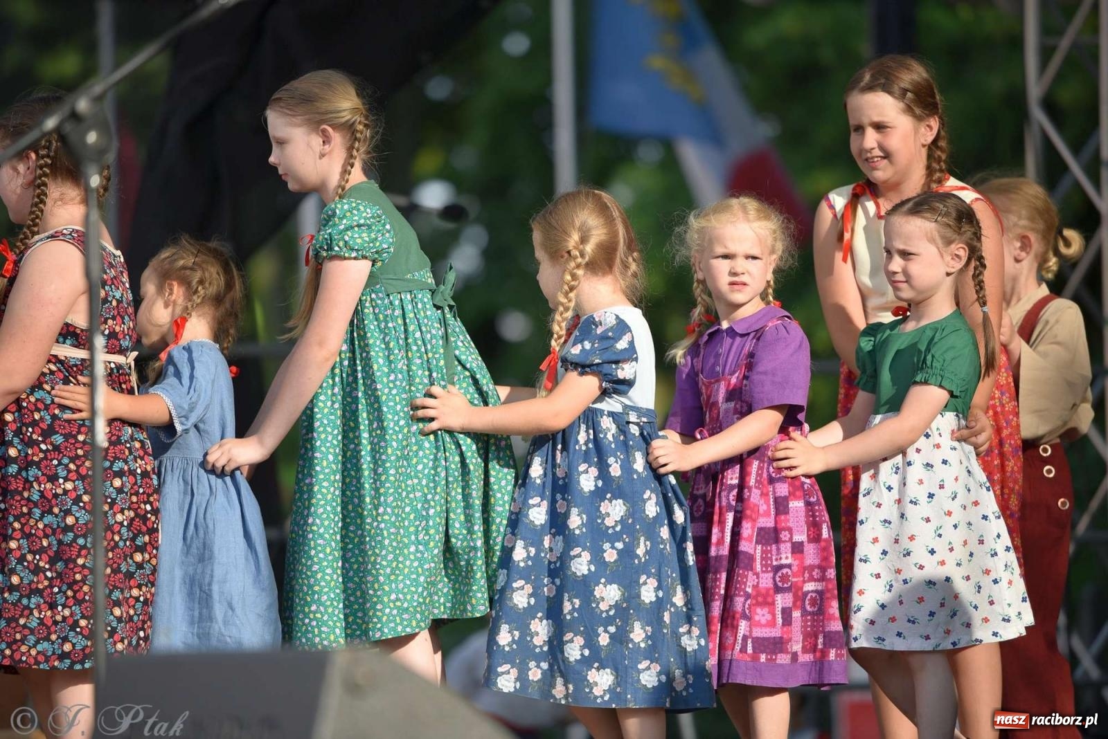 Zdjęcie w galerii na portalu naszraciborz.pl: Międzynarodowe święto folkloru na raciborskim zamku wiadomości z regionu