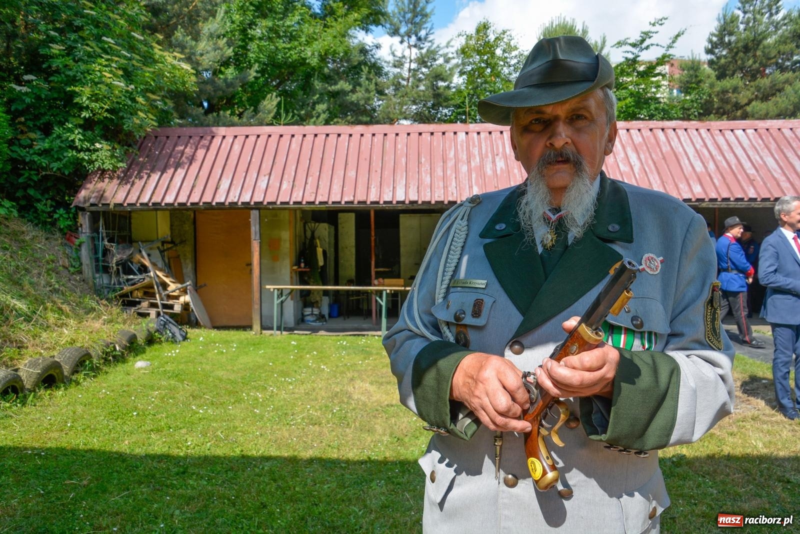 Zdjęcie w galerii na portalu naszraciborz.pl: Strzelanie królewskie. Zbigniew Woźniak królem brackim AD 2023 wiadomości z regionu